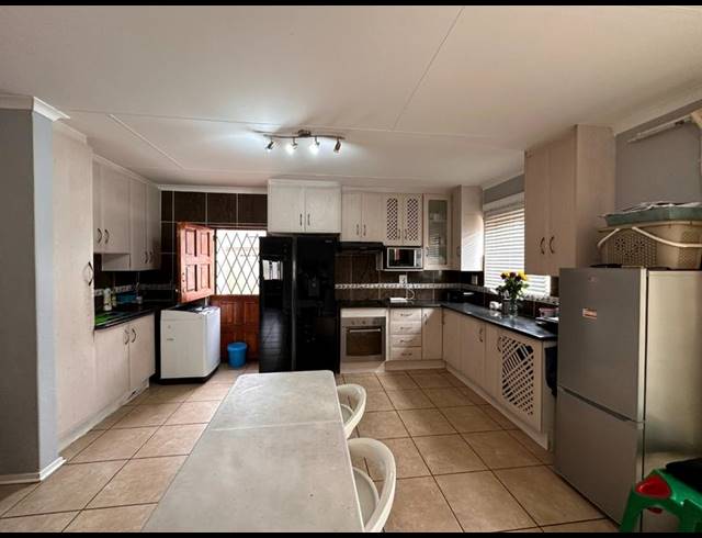 2 BEDROOM HOUSE FOR SALE IN HESTEAPARK